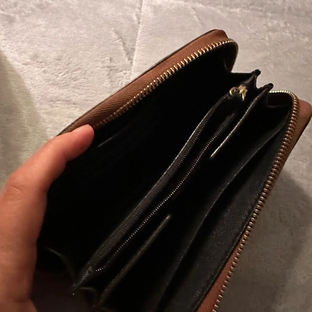 Like new wallet - Picture 6 of 6